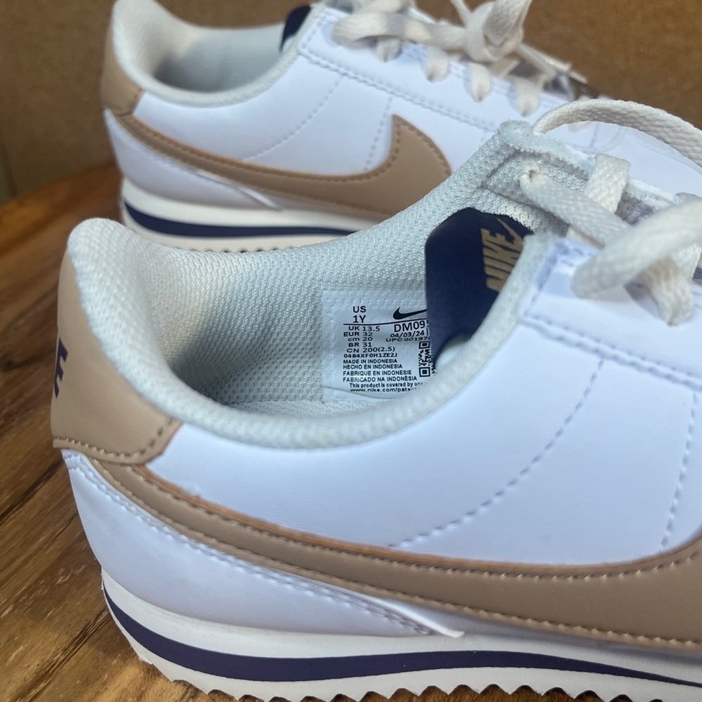 Nike cortez gs 
Brand new
Womens
NWOT - Picture 6 of 9